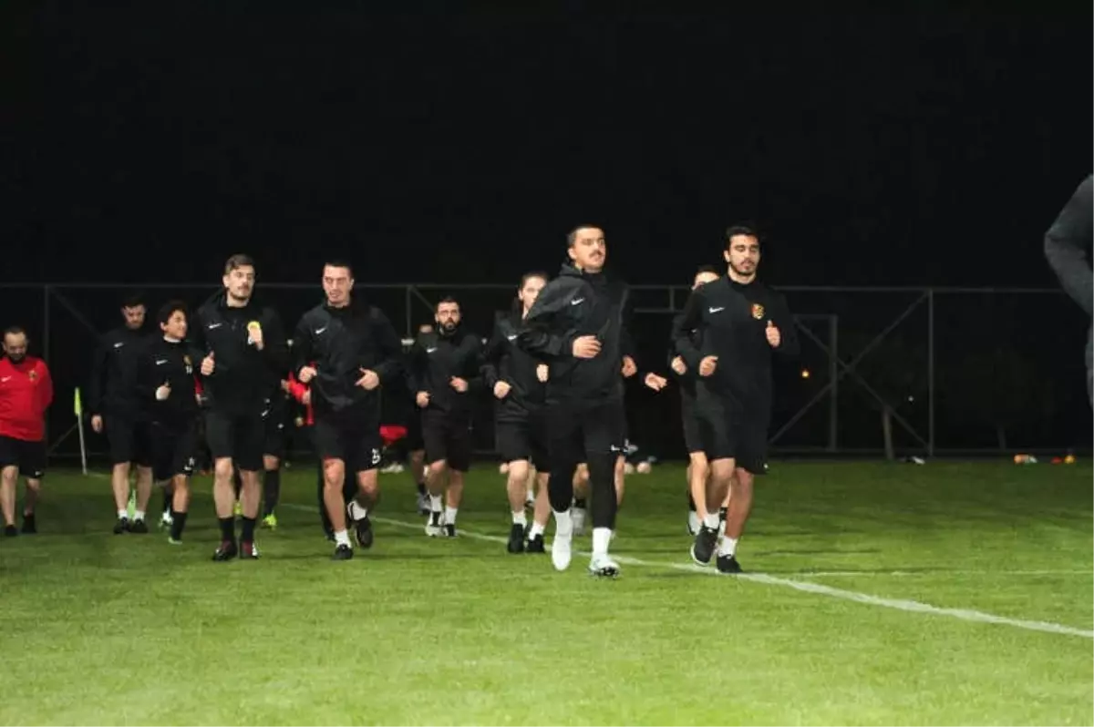 Lara Arıtma Futbol Sahası Eskişehirspor\'u Ağırladı