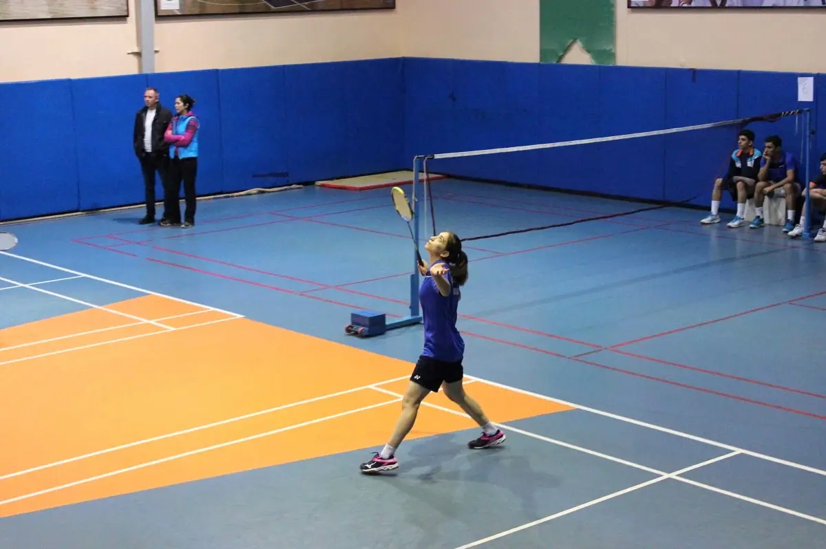 Osmangazi\'de Okullar Arası Badminton Turnuvası