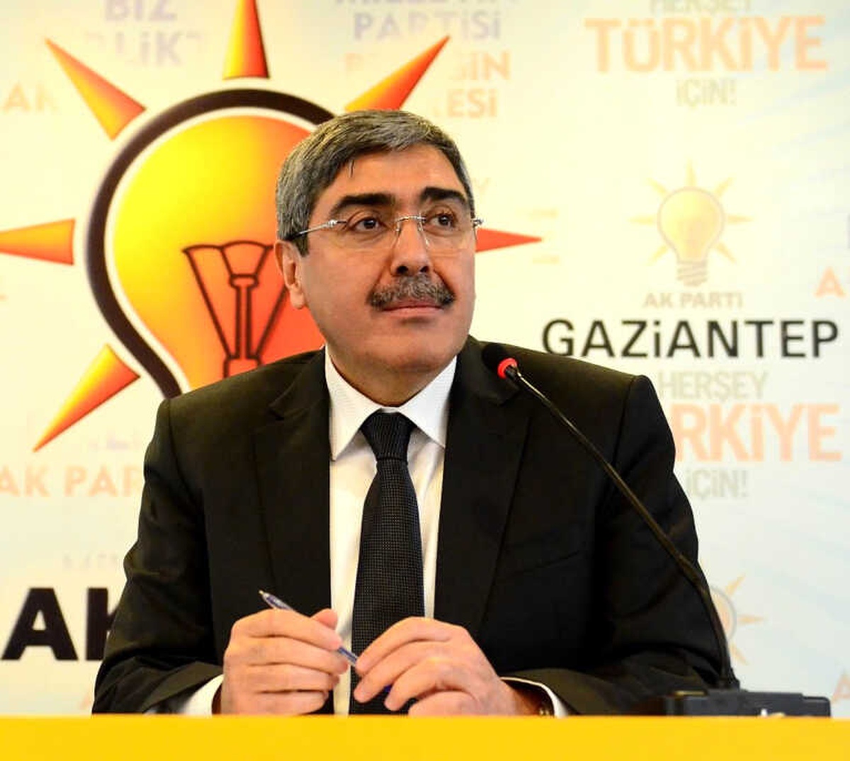 Özkeçeci, 10 Ocak Çalışan Gazeteciler Günü\'nü Kutladı