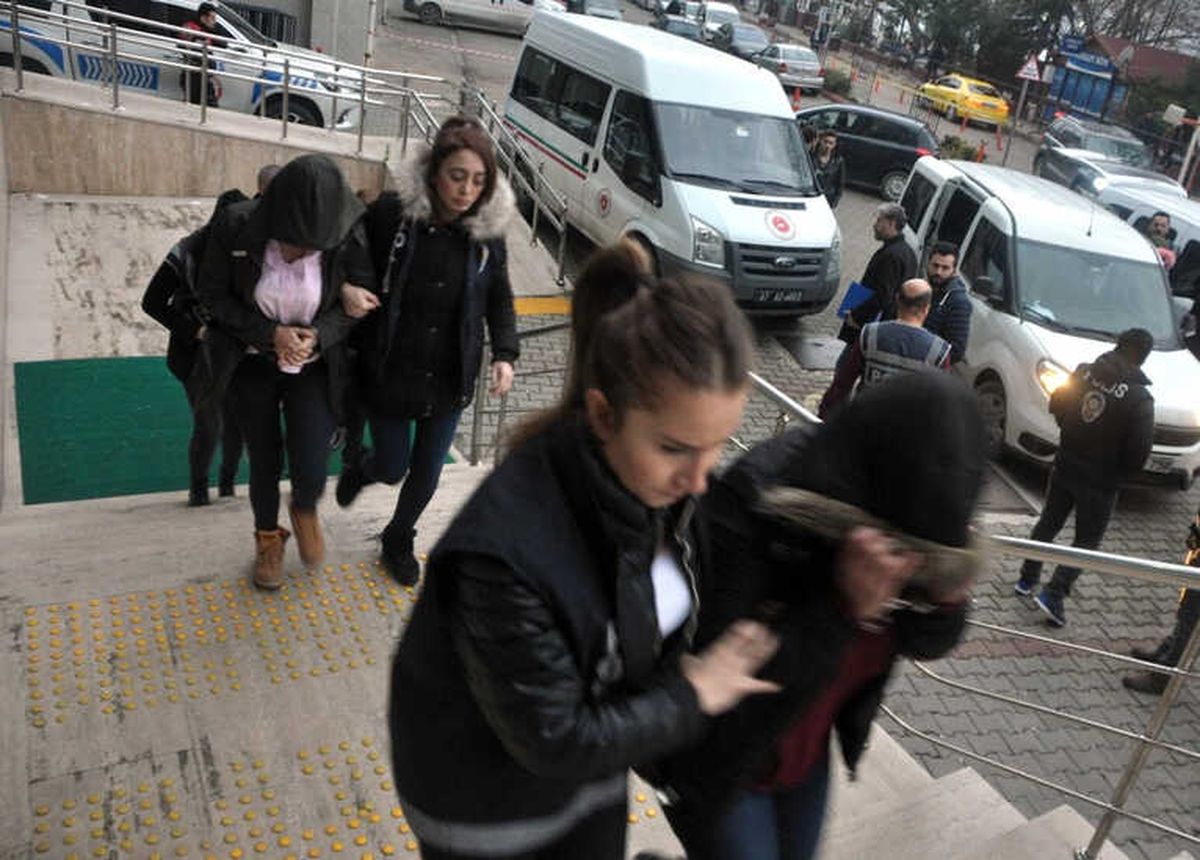 Sahte "Call Center" ile Binlerce Lira Dolandırdılar