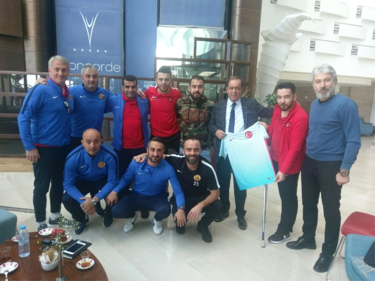 Şampiyonlar Eskişehirspor\'u Ziyaret Etti