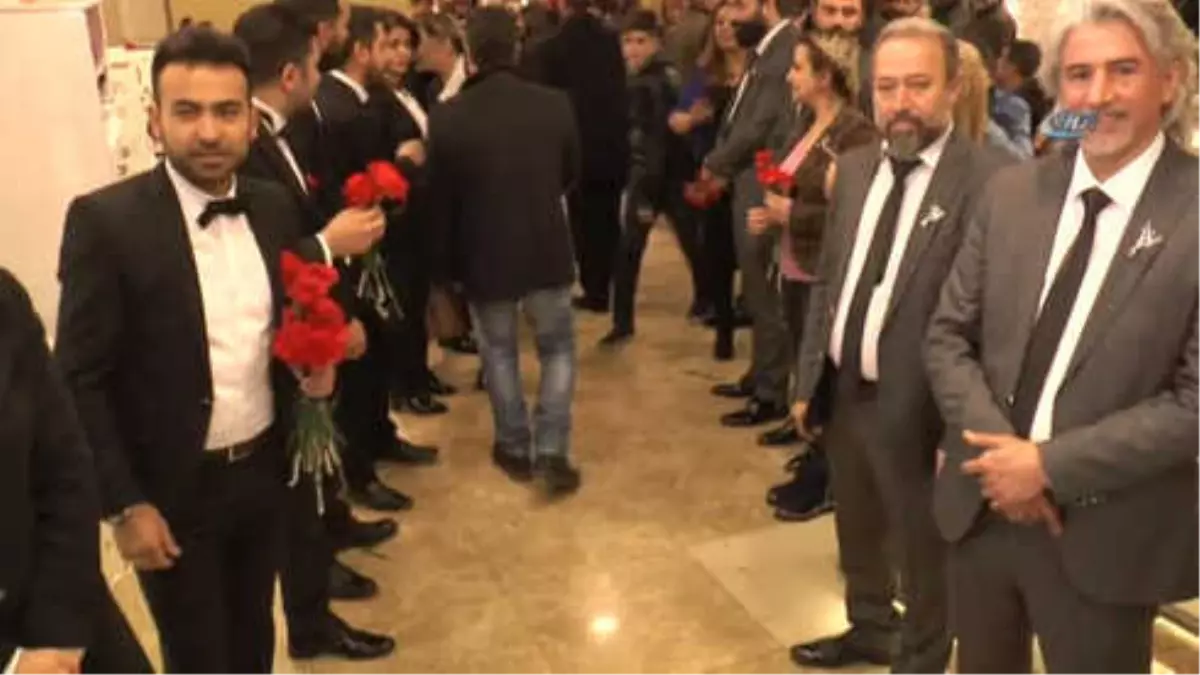 Seçime Katılan Taraflar Destekledikleri Adaya Göre Takım Elbise Giydi
