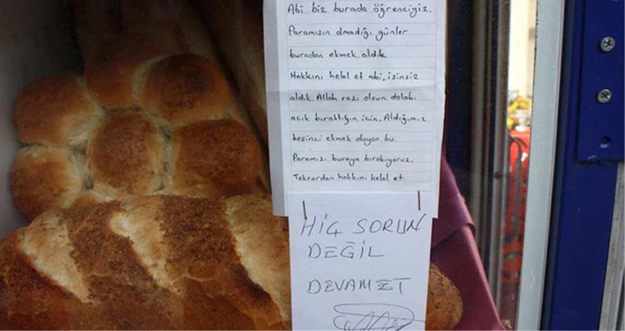 Üniversite Öğrencileri, İzinsiz Aldıkları Ekmeklerin Parasını Bırakıp Helallik İstedi