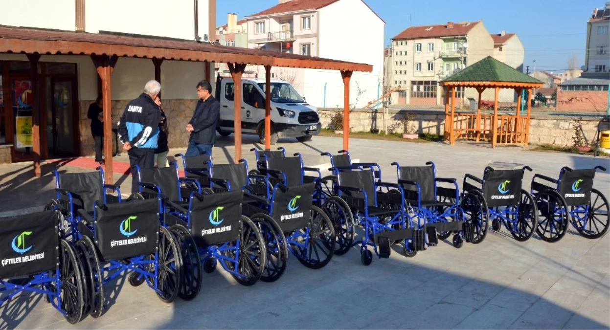 Çifteler Belediyesi\'nden 250 Engelli ve Yardıma Muhtaç Vatandaşa Sandalye