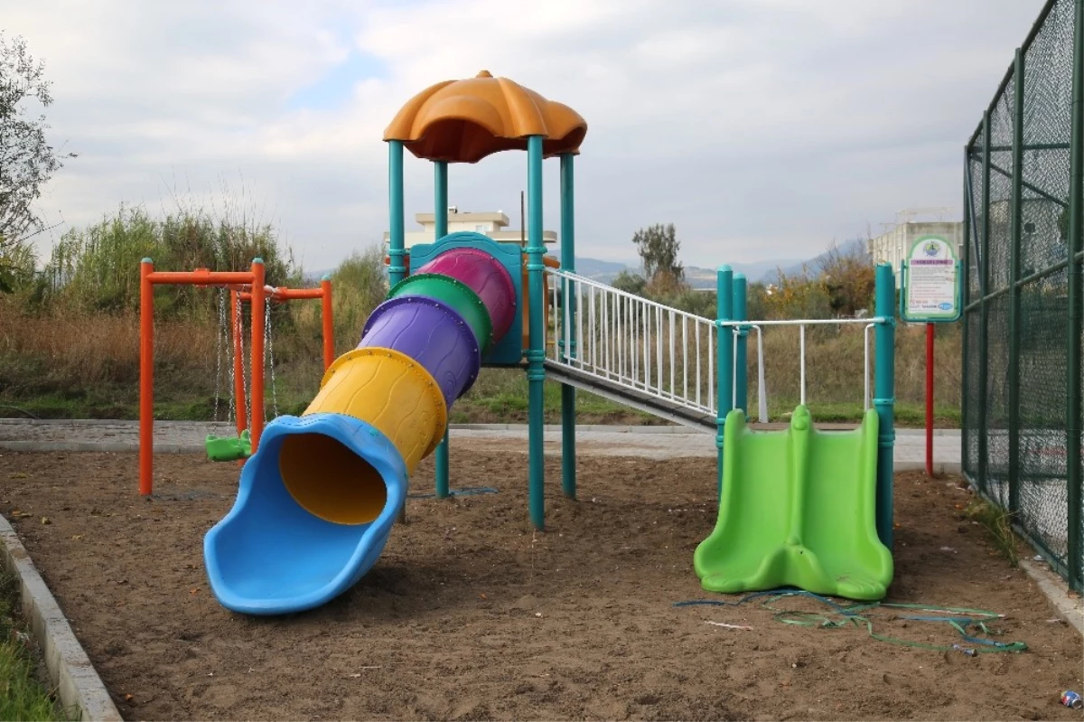 Çocuklar Hayalini Kurdukları Oyun Parklarına Kavuştu