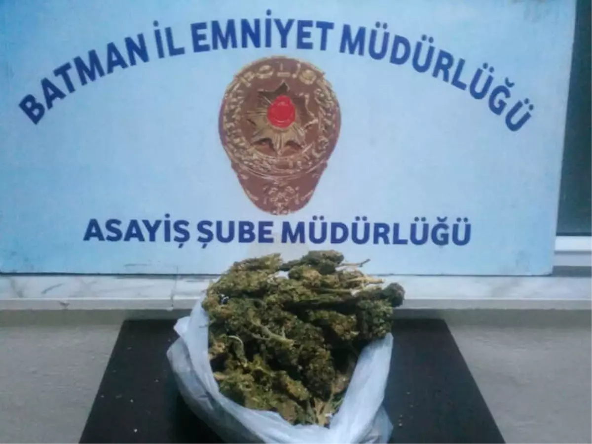 Dur İhtarına Uymayan Araçtan 1 Kilogram Esrar Çıktı