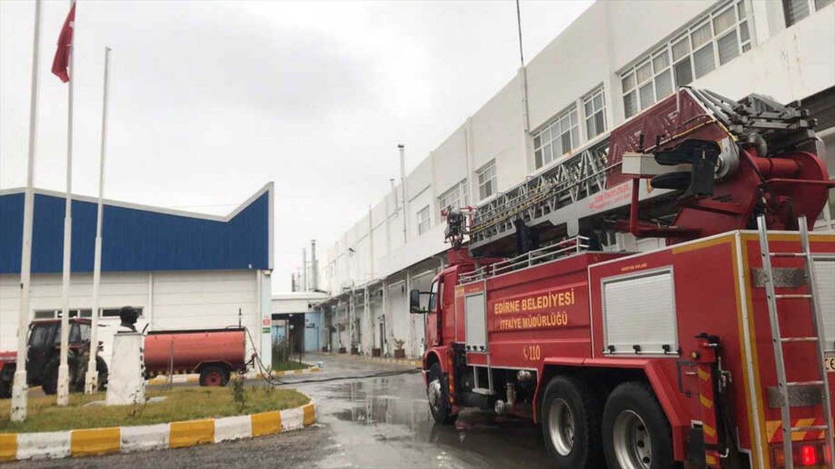 Edirne\'de Fabrikada Çıkan Yangın Söndürüldü