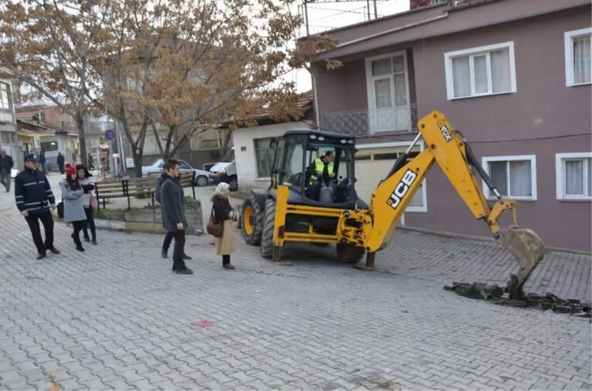 Emet\'te Balık ve Peynir Pazarı Yapımı İçin Alt Yapı Çalışmalarına Başlandı