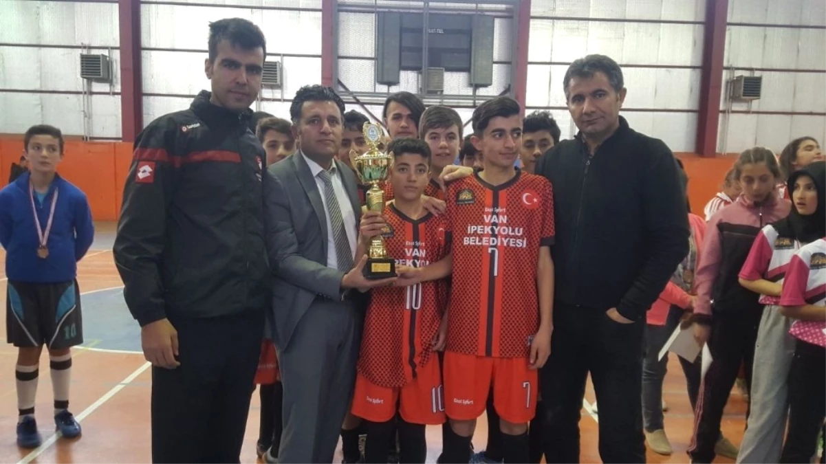 Fevzi Geyik Ortaokulu\'nun Futsal Başarısı