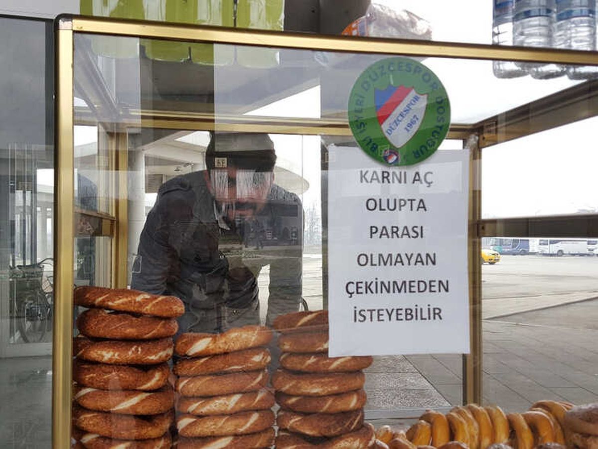 Genç Simitçiden Örnek Davranış
