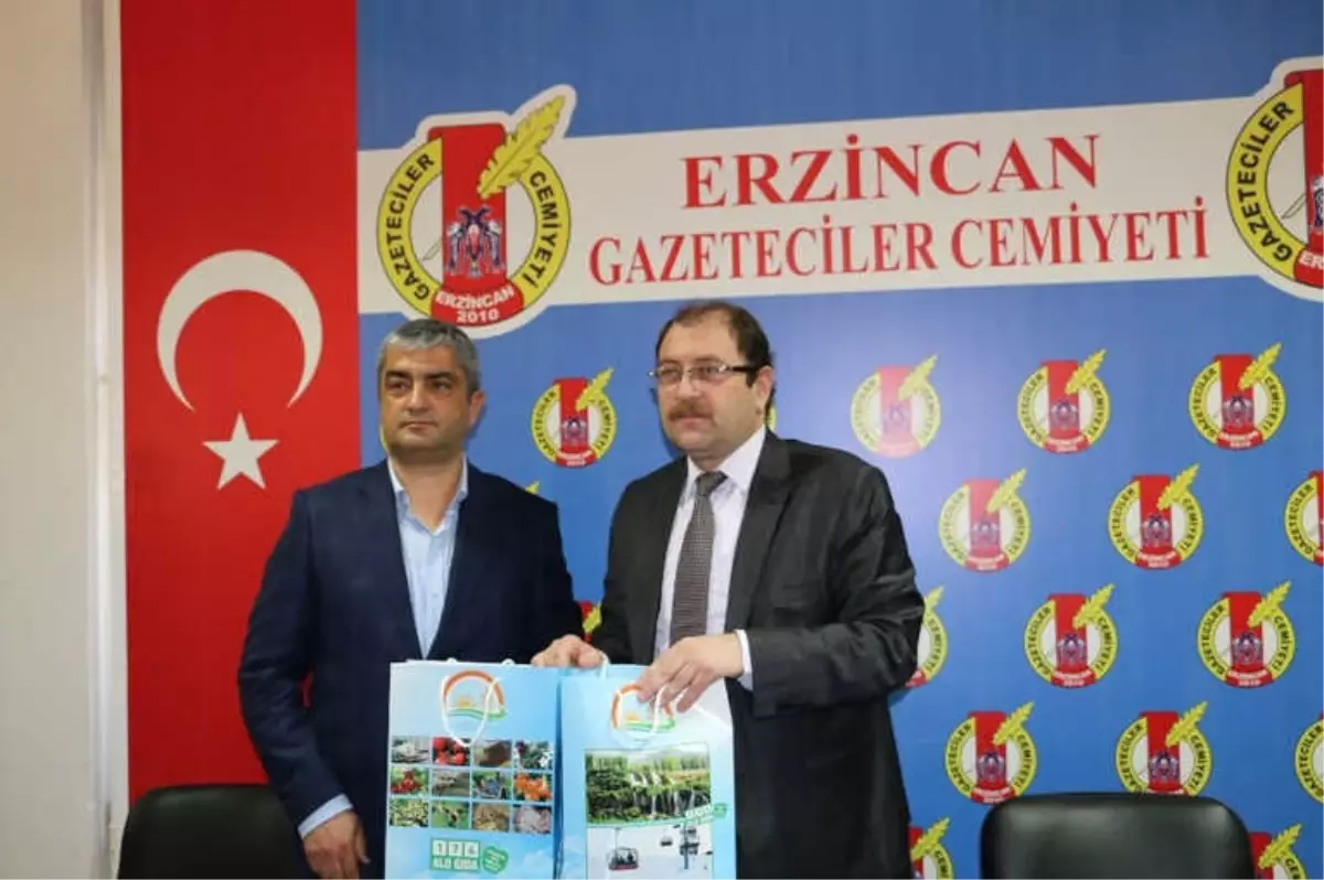 İl Müdürü Şahin\'den Erzincan Gazeteciler Cemiyetine Ziyaret