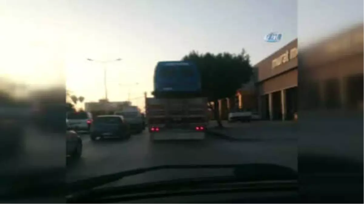 Kamyon Kasasına Jandarma Aracını Yükleyip Tehlike Saçtı...o Anlar Saniye Saniye Görüntülendi