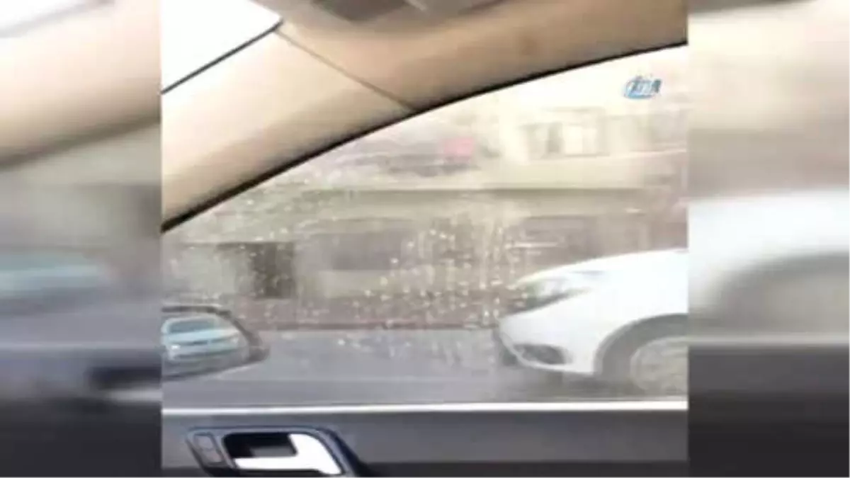 Kapısı Olmayan Araçla Trafiğe Çıktı...o Anlar Böyle Görüntülendi