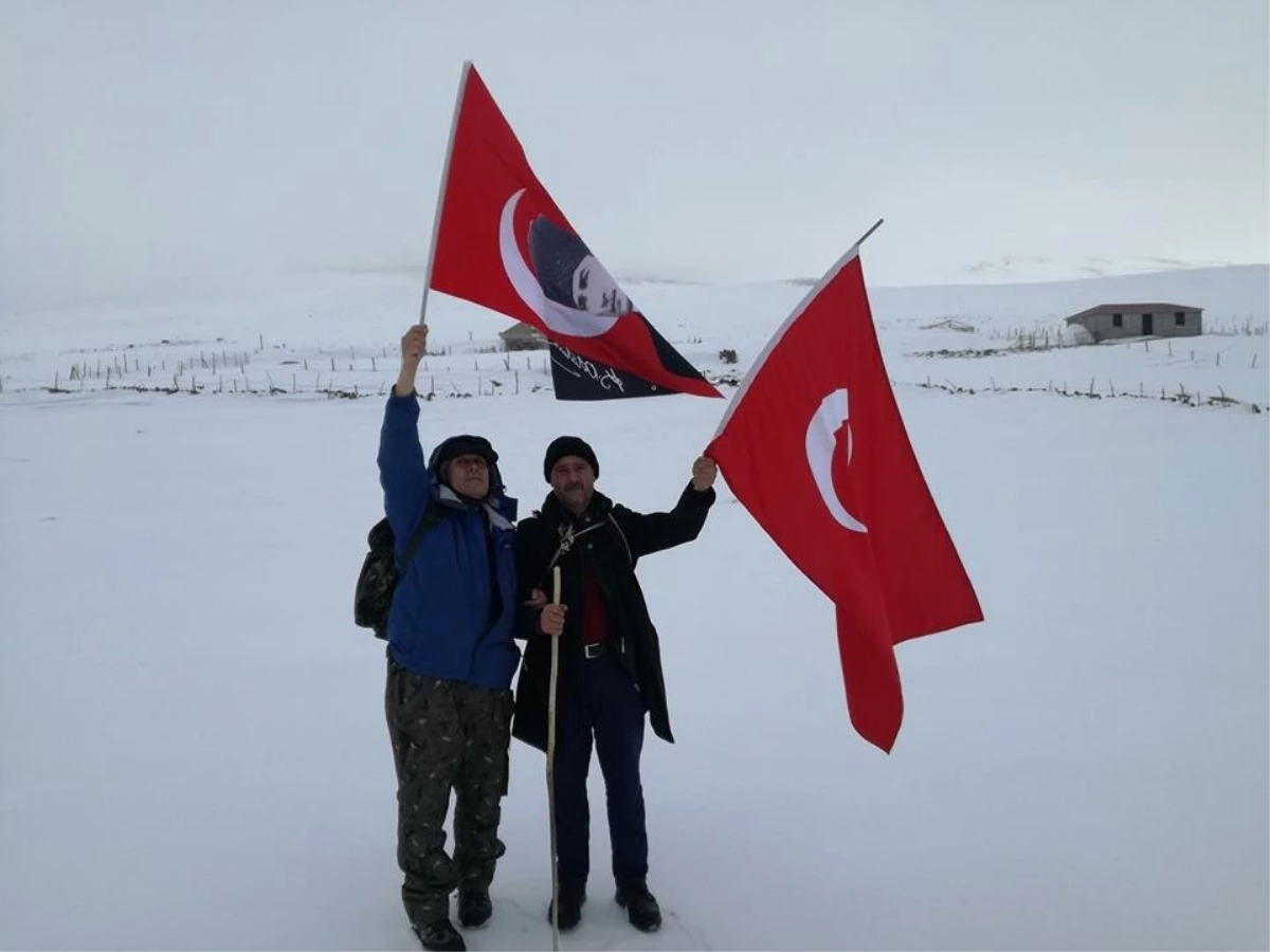 Karagöl Dağı\'nı Görmek İçin Kar Üstünde 15 Saat Yürüdüler