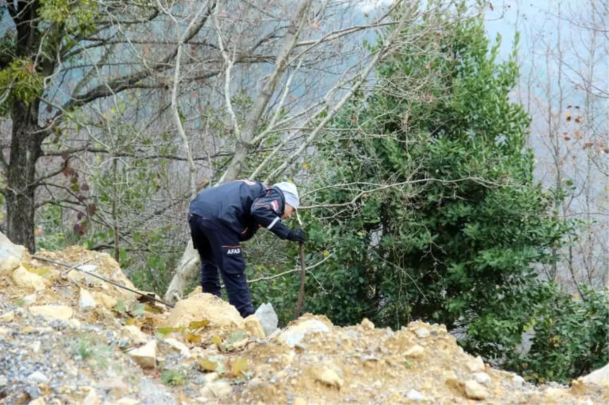 Kayıp Şahsı Afad ve Jandarma Ekipleri, Köpekler ile Arıyor