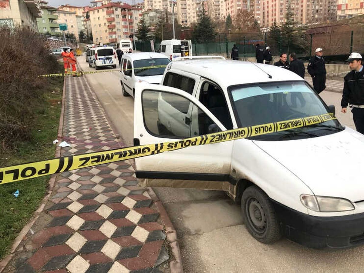 Kız Arkadaşının Gözü Önünde İntihar Girişimi