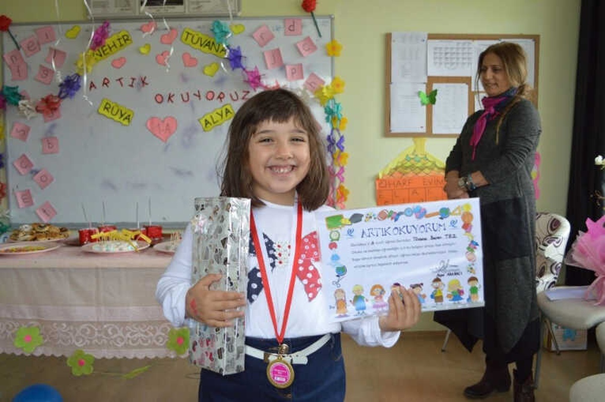Minik Öğrencileri Okuma Bayramında Hünerleri Sergiledi