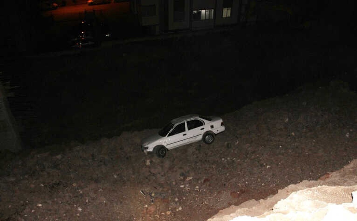 Otomobil Uçuruma Yuvarlandı, Burunları Bile Kanamadı
