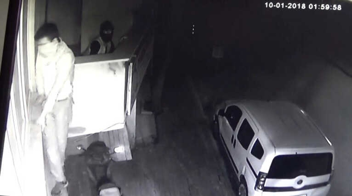3 Hırsız Önce Kameraya, Sonra Polise Yakalandı