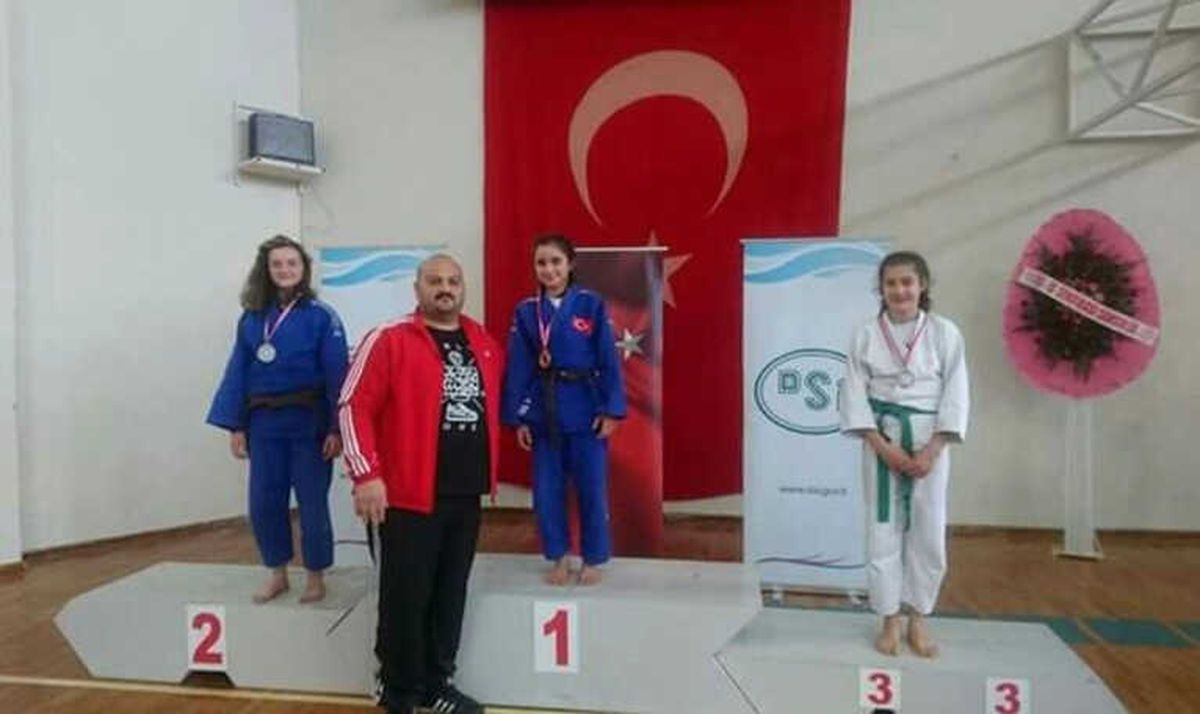Başarılı Sporcu Örnek Oluyor