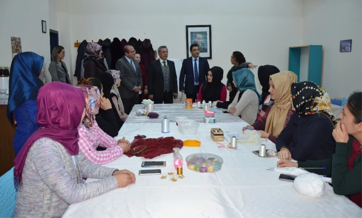 Başkan Çetin, Hanım Evlerini Ziyaret Etti