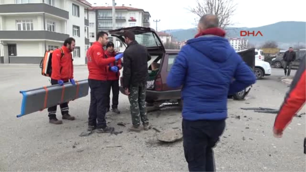 Bolu Babasını Hastaneye Götürürken Kaza Yaptı 1 Yaralı