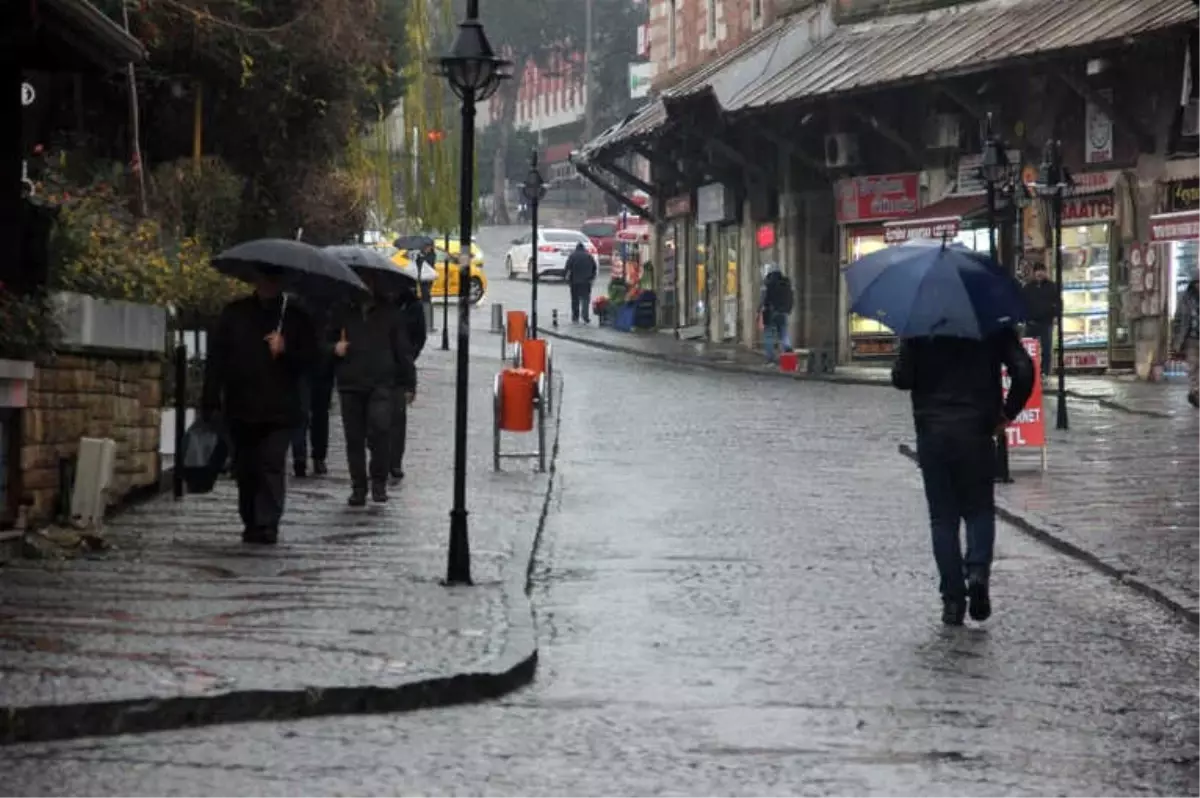 Edirne\'de Sağanak Yağış Etkili Oluyor