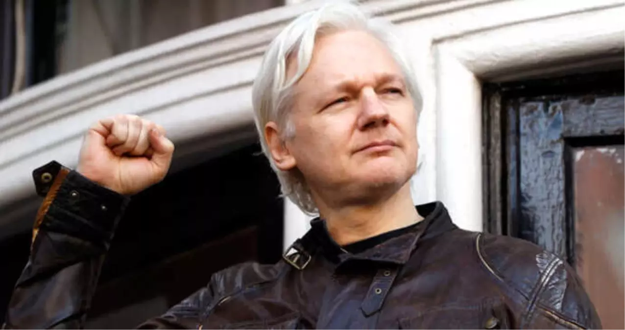 Ekvador, 6 Yıldır Büyükelçiliğinde Yaşayan Assange\'a Vatandaşlık Verdi