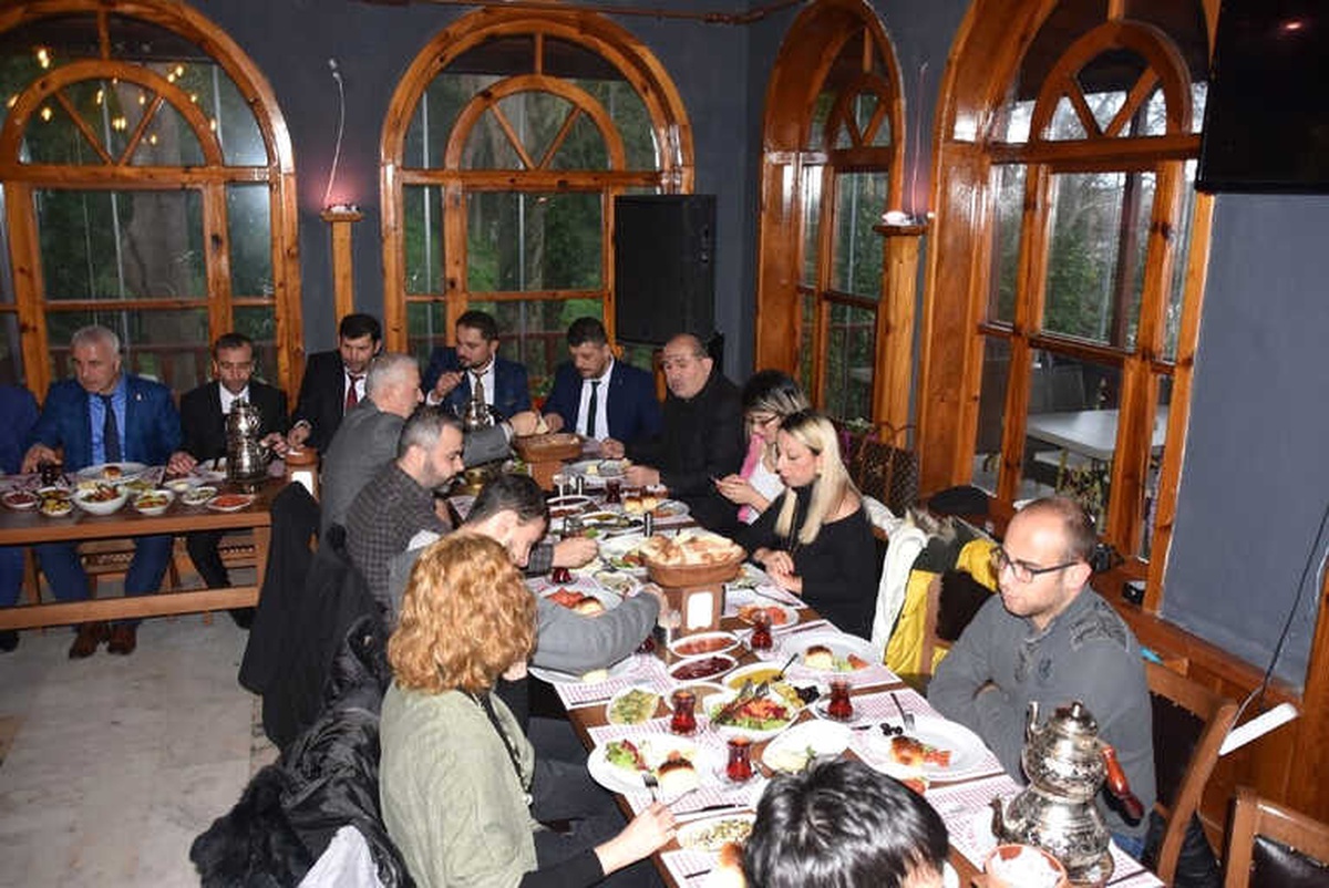 Esnaf Odasından Gazetecilere Kutlama