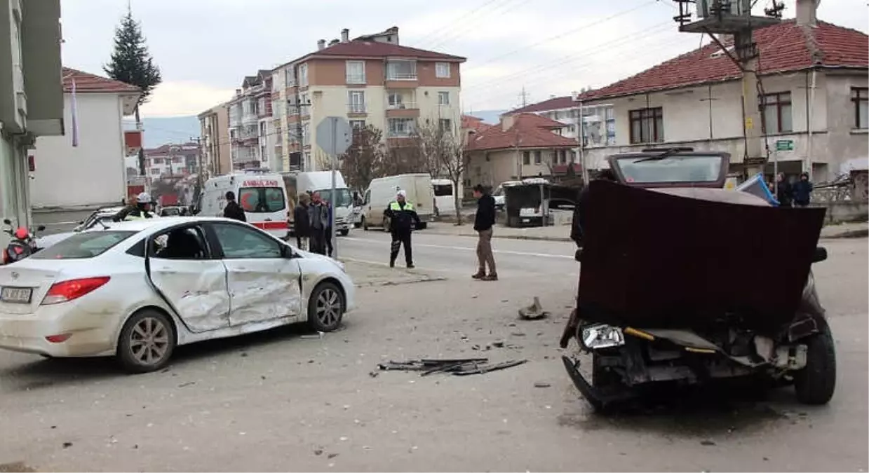 Felçli Hasta Taşıyan Otomobil Kaza Yaptı: 1 Yaralı