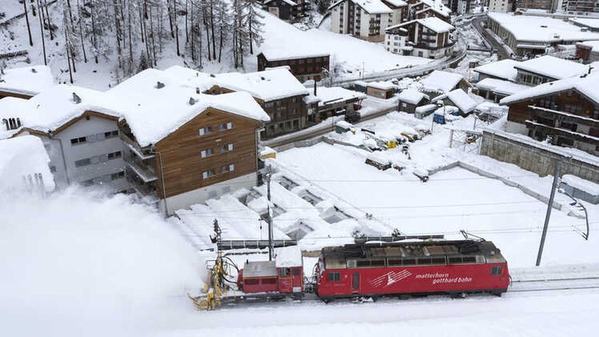 Fotoğraflarla: Binlerce Turisti Alpler\'de Mahsur Bırakan Kar Yağışı