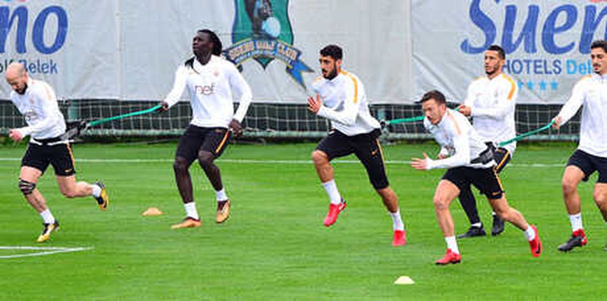 Galatasaray, Çalışmalarına Devam Ediyor