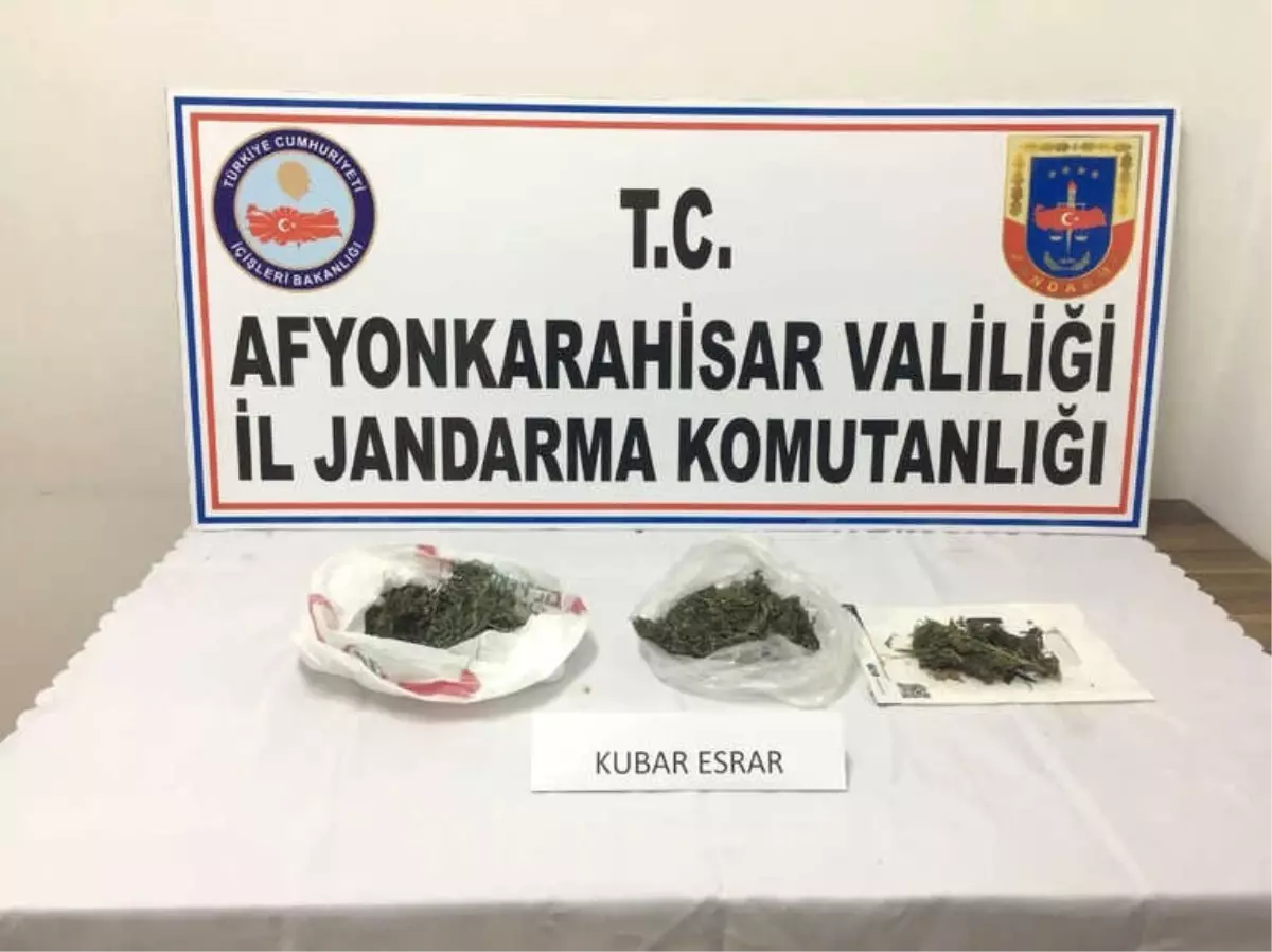 Jandarma 256 Gram Esrar Maddesi Ele Geçirdi