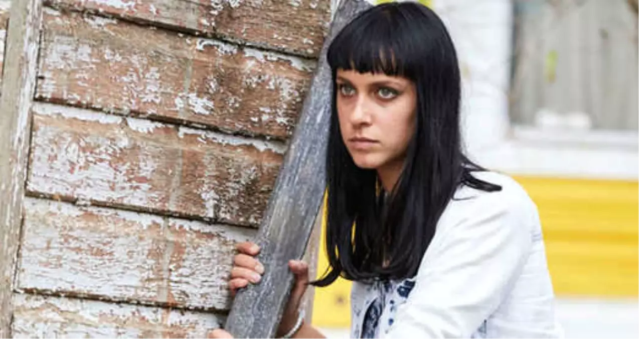 Makineye Bağlı Yaşayan Oyuncu Jessica Falkholt\'un Ailesinin İsteğiyle Yaşamına Son Verildi