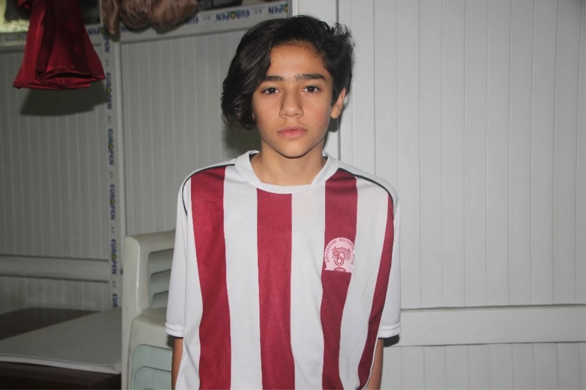 Messi\' Lakaplı Genç Futbolcu U15 Gençler Ligi\'nin Parlayan Yıldızı Oldu