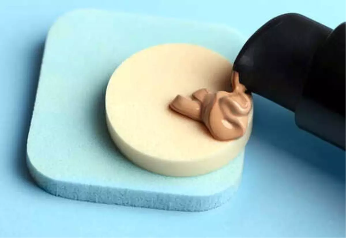 Olduğunuzdan Yaşlı Görünmenize Neden Olan Fondöten Hataları