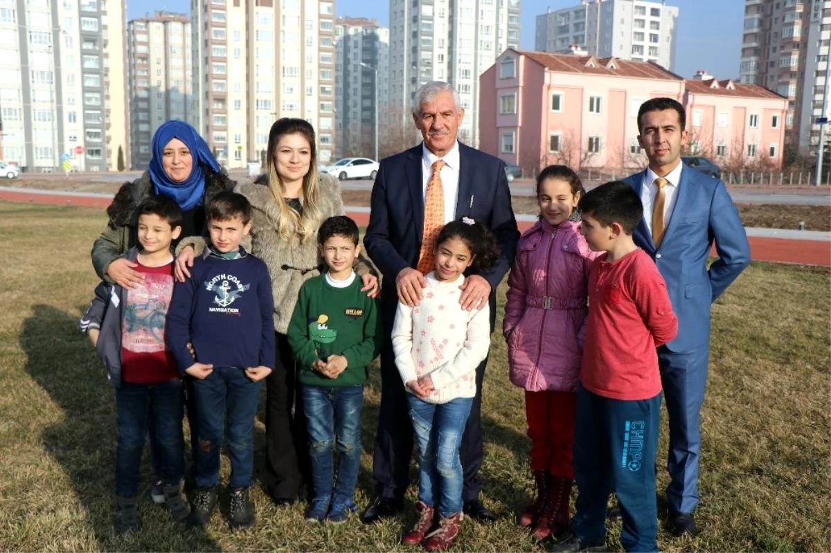 Türk Öğrencilerle Suriyeli Öğrencileri \'Sevgi\' ile Kaynaştırıyorlar