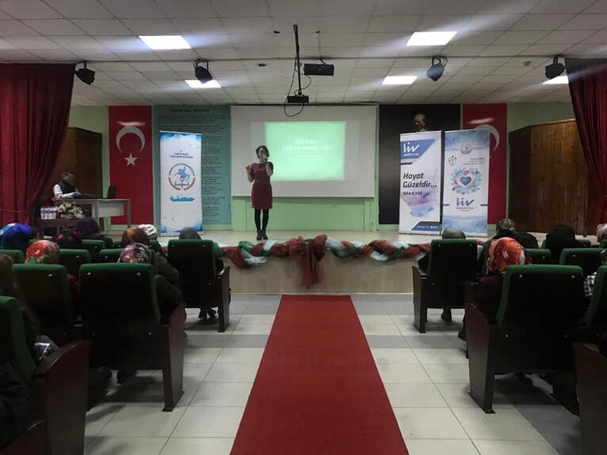 Samsun\'da Velilere "Akran Zorbalığı" Semineri