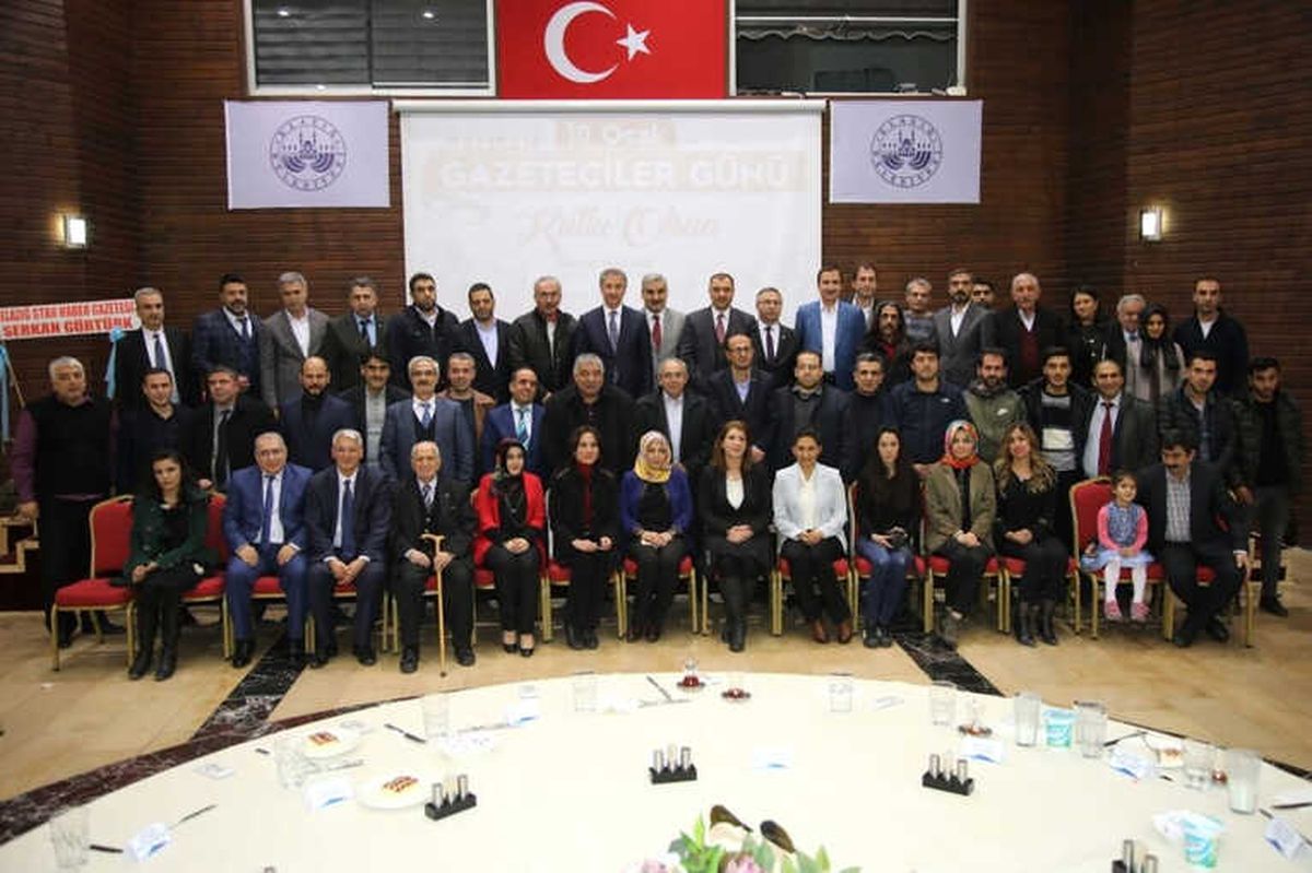 Türkiye ve Elazığ\'da "Basın Vatanını Korumak İçin El Birliği Yaptı"