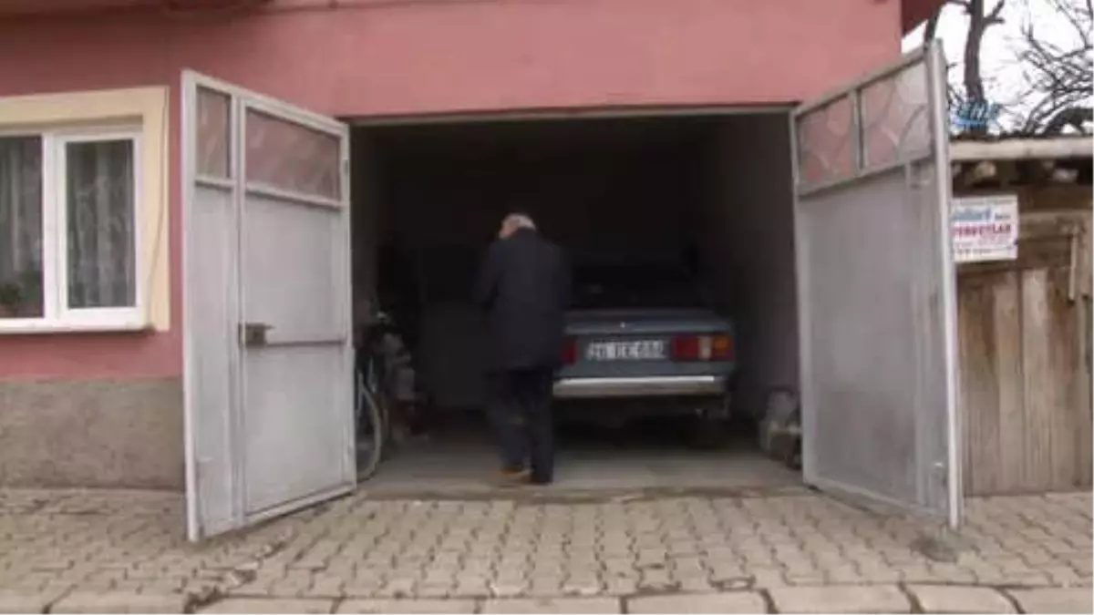 41 Yıllık Yol Arkadaşından Ayrılamıyor