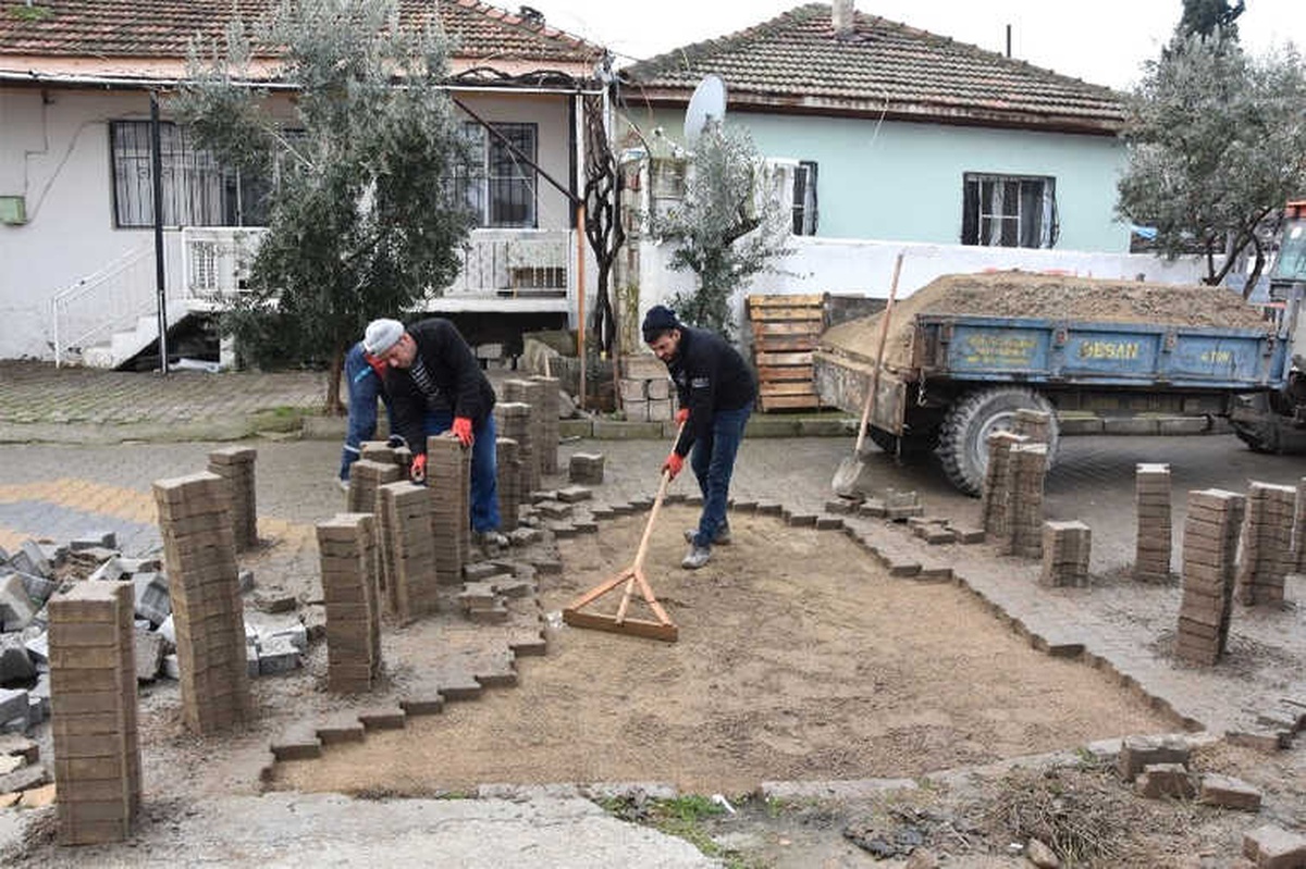 Alaşehir\'de Olumsuz Hava Şartlarına Rağmen Hizmet Devam Ediyor