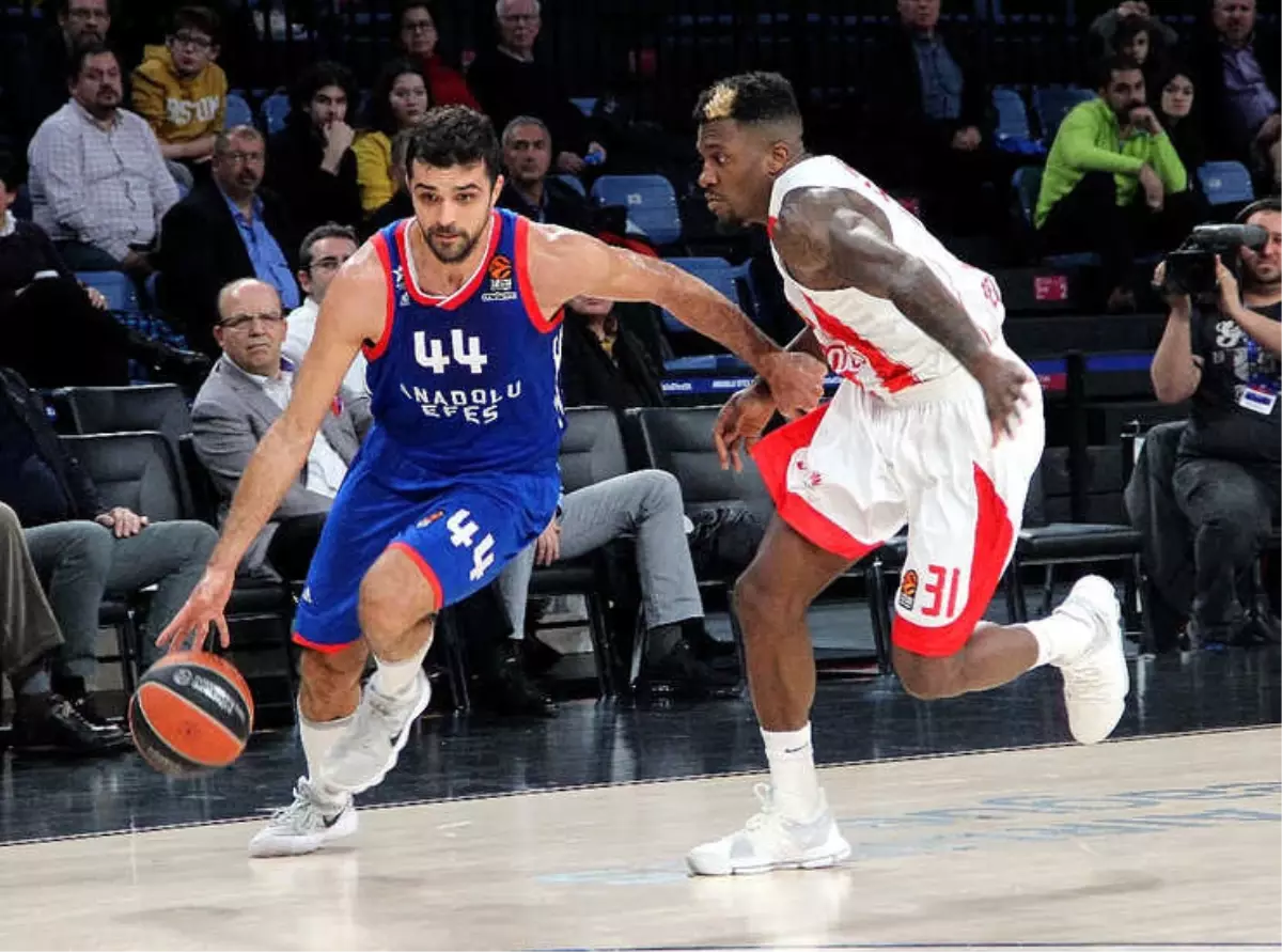 Anadolu Efes Fırtına Gibi Esti