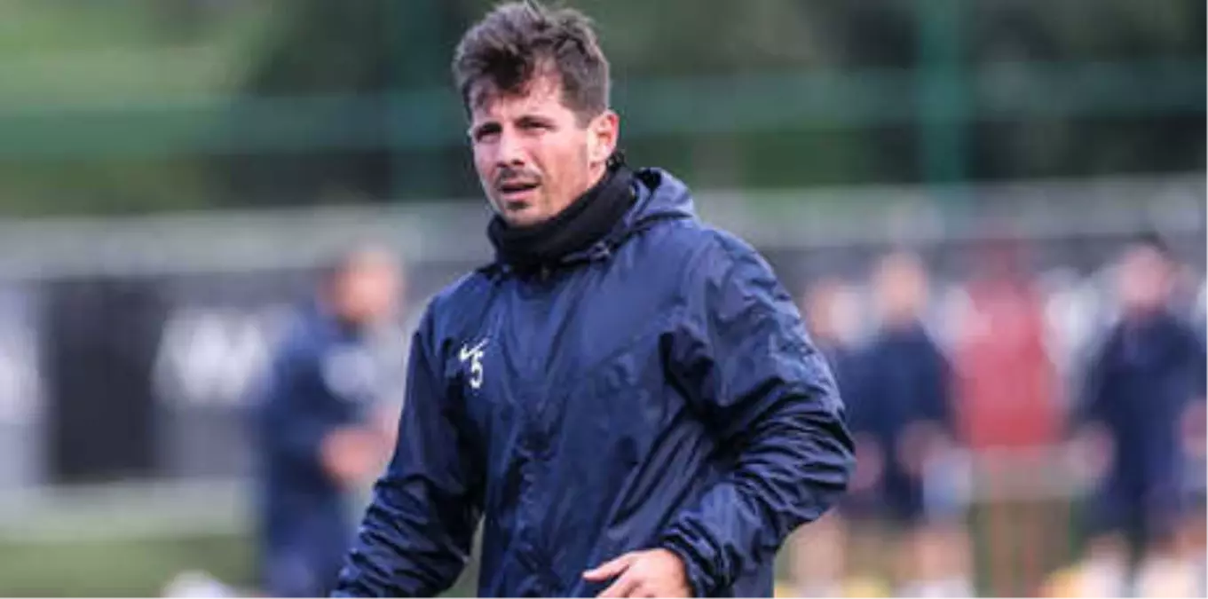 Başakşehir\'de Emre Belözoğlu Antrenmana Çıktı