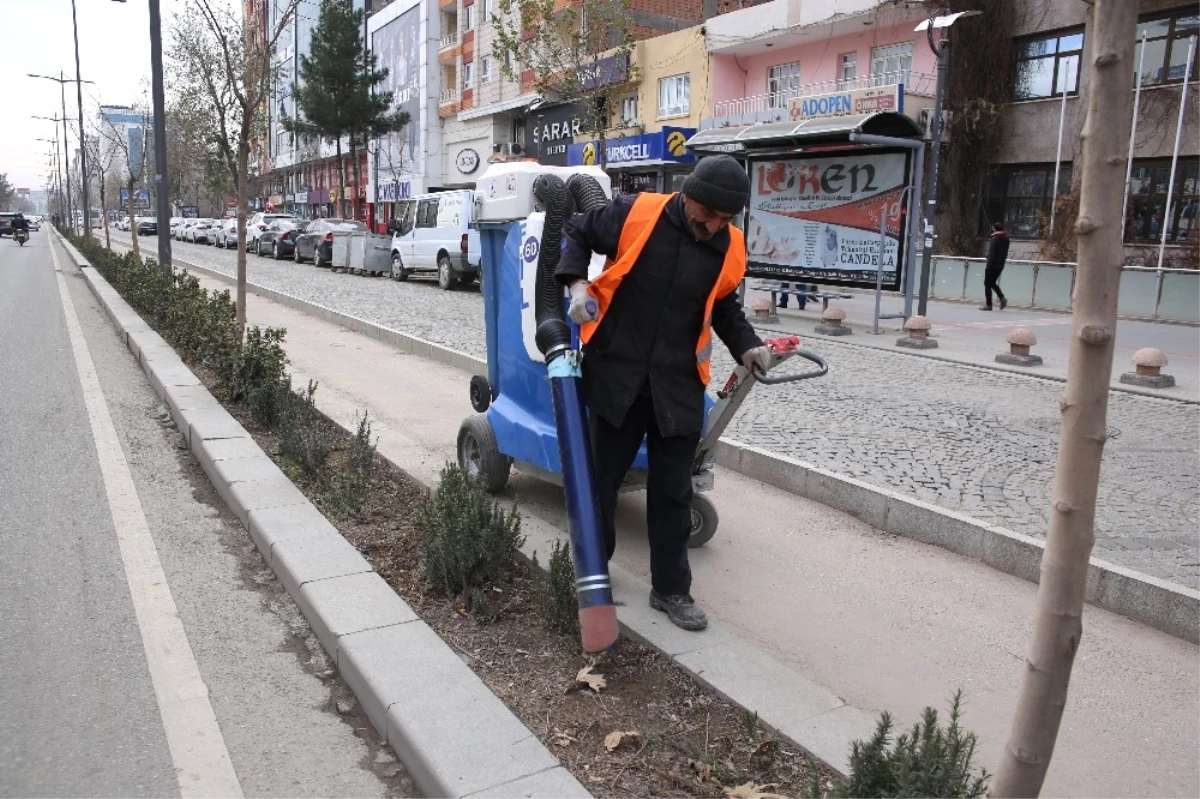 Batman\'da 17 Bin Kilometre Yol Süpürüldü