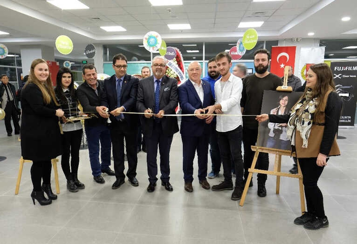 Bursalı Gazeteci Meslektaşlarını Fotoğrafladı