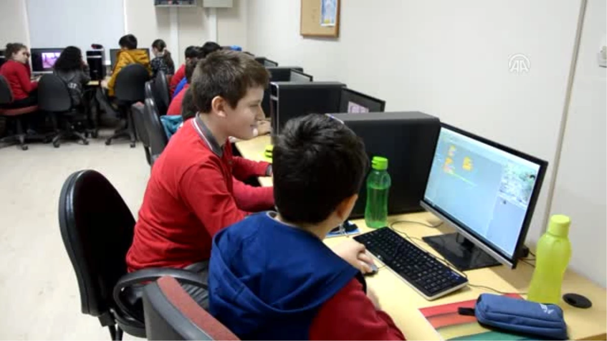 Hayrabolu\'daki Okula Bilgisayar Sınıfı Kuruldu