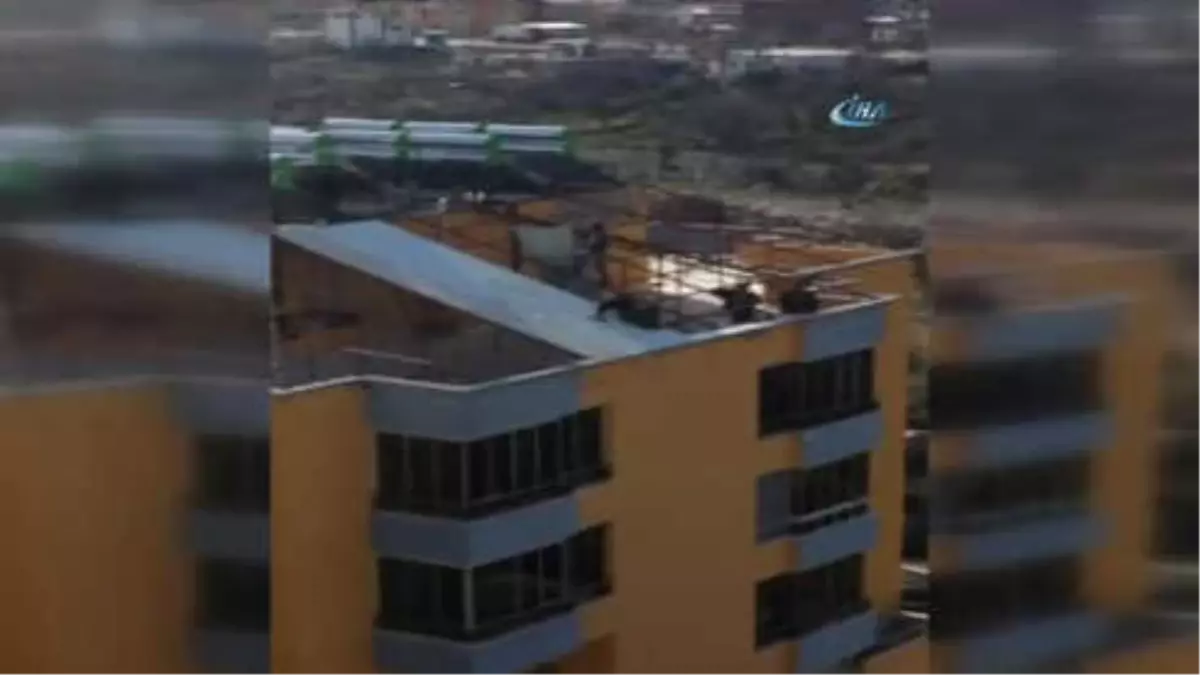 İş Güvenliğini Hiçe Saydı, Cambazlık Yaptı...o Anlar Kamerada
