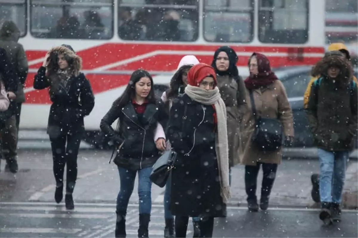 Kayseri\'de Beklenen Kar Yağışı Başladı