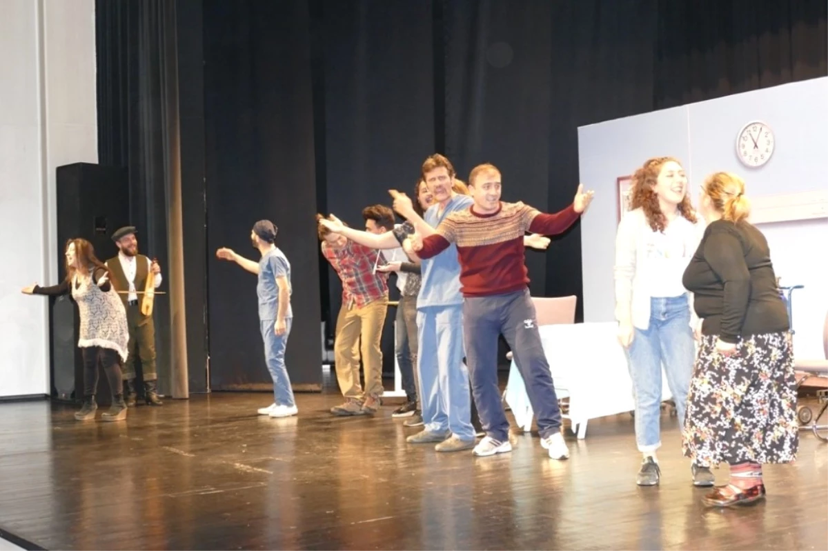 Trabzon\'da "Garmagaruşuk" İsimli Tiyatro Gösterisi Ücretsiz Sahneleniyor