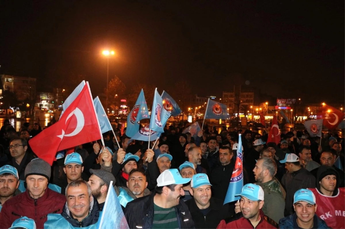 Türk Metal İş Sendikası Üyeleri Demokrasi Meydanında Mess Eylemi Yaptı